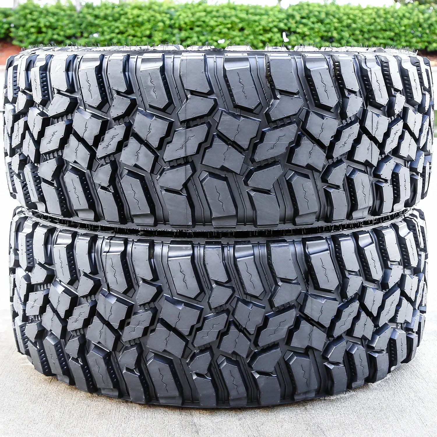 Set of 4 Cooper Discoverer STT Pro 285/75R16 126/123Q E 10 Ply m/t mud Light Truck Tires